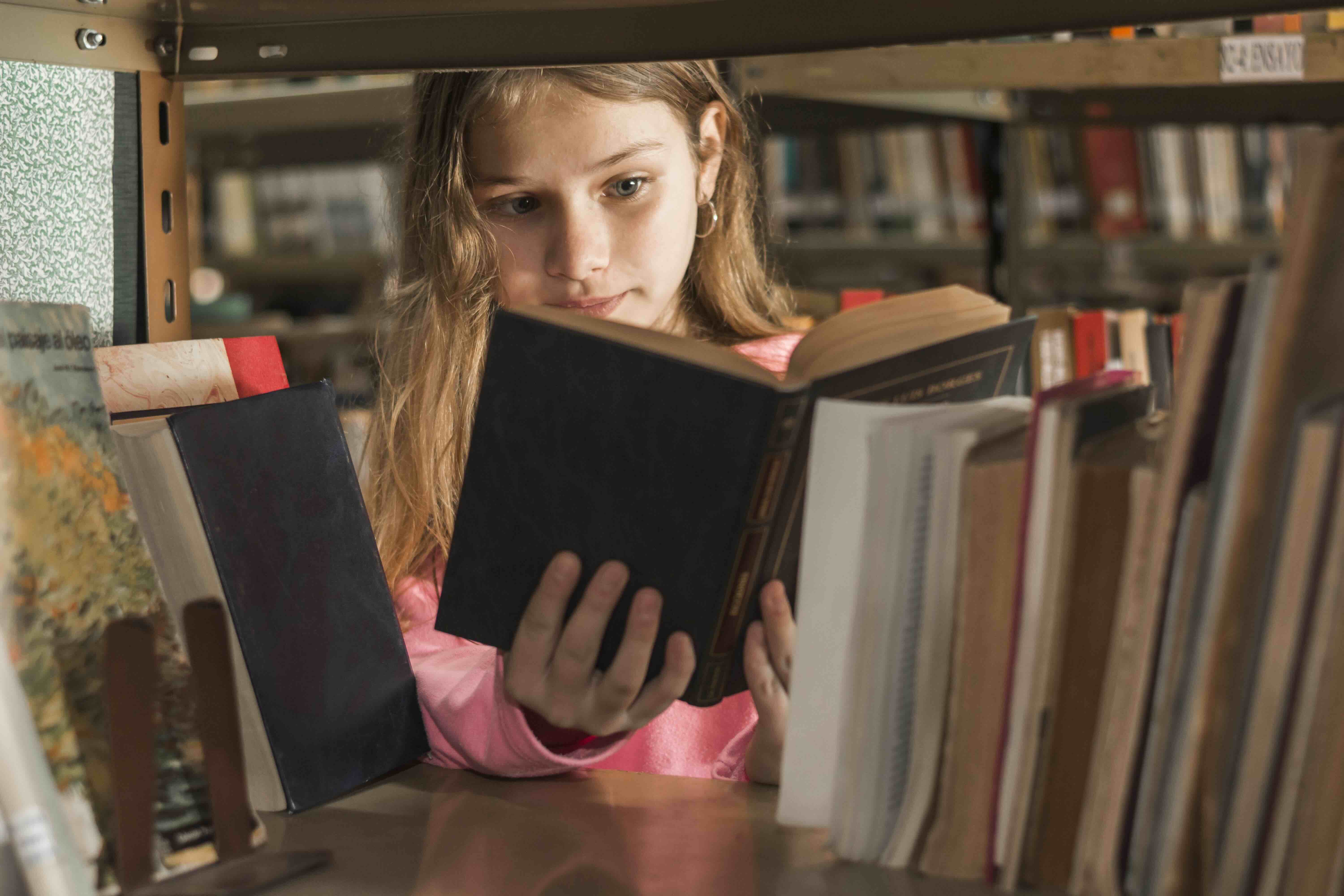 enfant bibliothèque