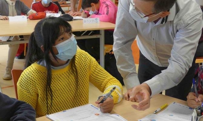 Classe Energie Jeunes élèves et animateur aimer apprendre